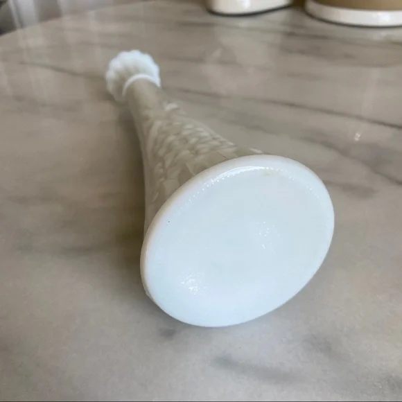 VINTAGE • Milkglass Tall Cottagecore Bud Vase Flower Vessel Milk Glass Romantic - Picture 4 of 7